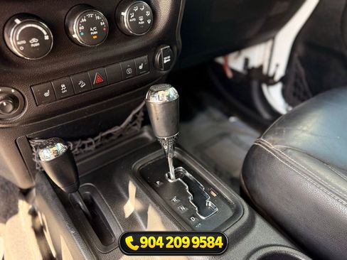 Used 2017 Jeep Wrangler Unlimited Sahara w/ Connectivity Group AWD/4WD image 12