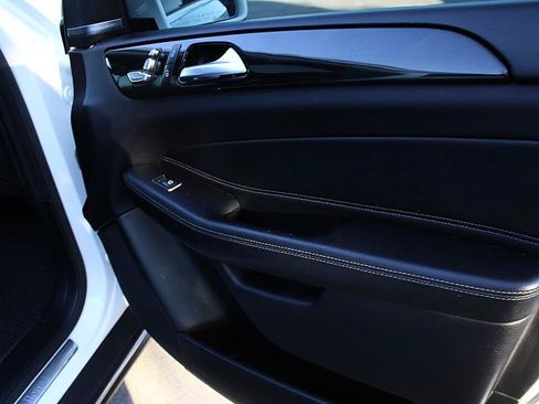 Used 2019 Mercedes-Benz GLE 400 4MATIC image 28