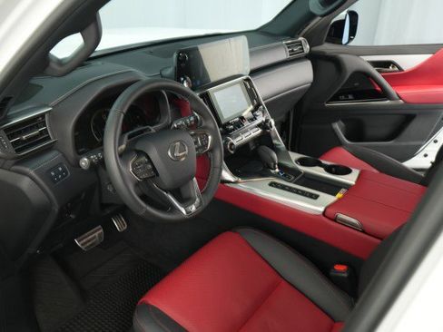 Used 2025 Lexus LX 700h F Sport image 33