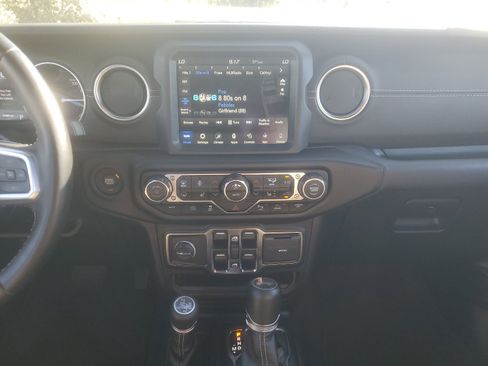 Used 2022 Jeep Wrangler Unlimited Sahara w/ Cold Weather Group image 10