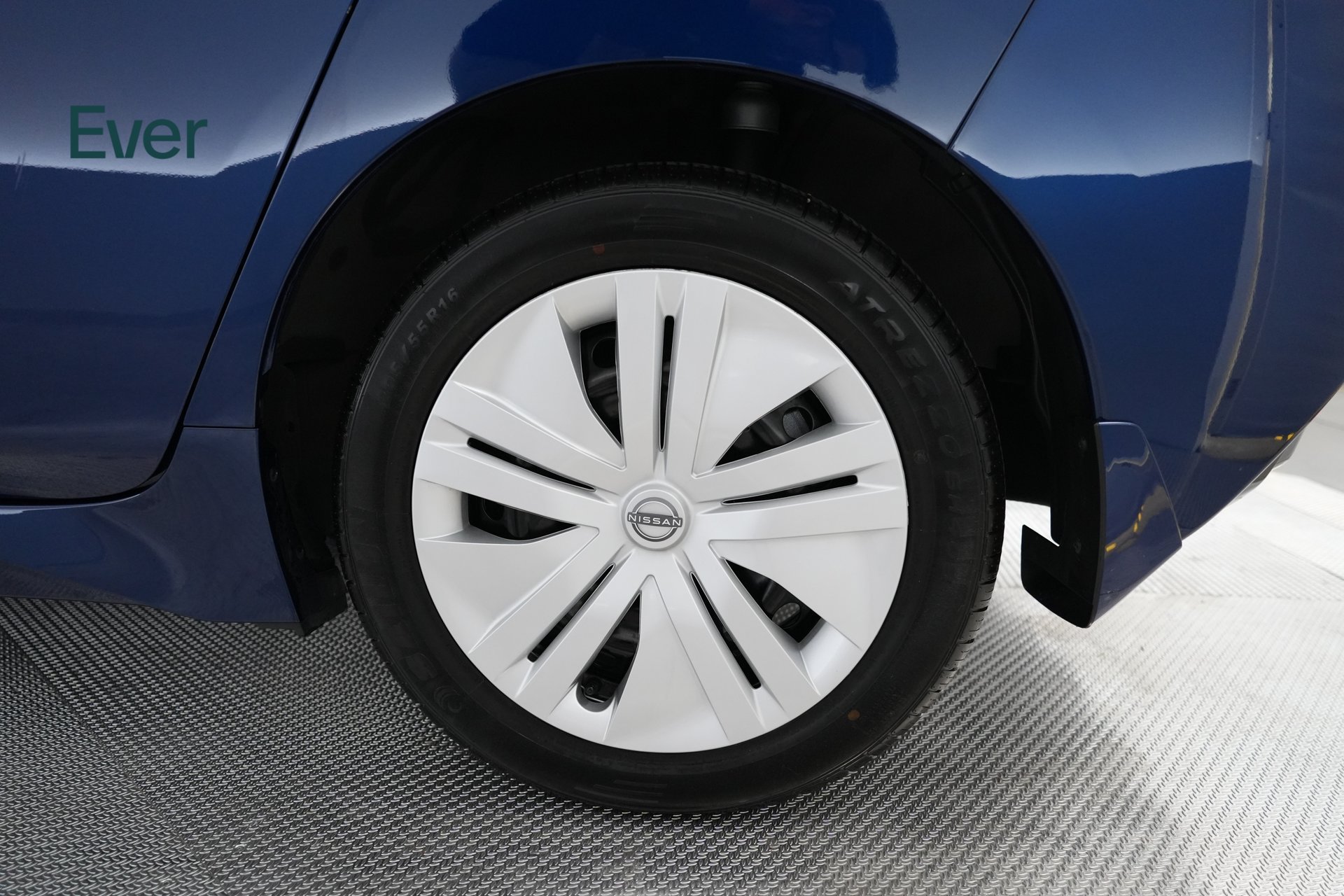 Used 2025 Nissan Leaf S FWD image 21