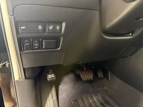 Used 2019 Nissan Armada Platinum w/ Captain's Chairs Package RWD image 14