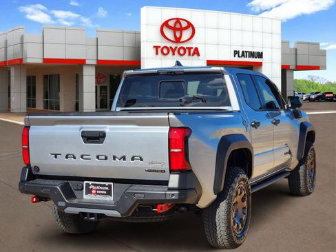 Used 2025 Toyota Tacoma Trailhunter image 4