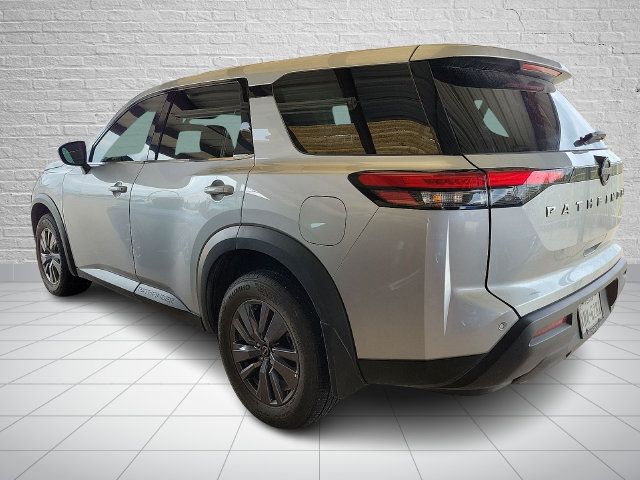 Used 2024 Nissan Pathfinder S FWD image 2