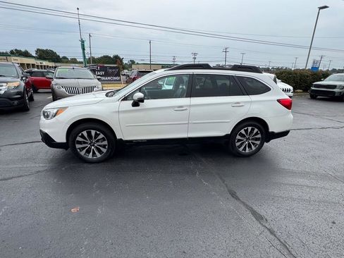 Used 2017 Subaru Outback 2.5i Limited image 2