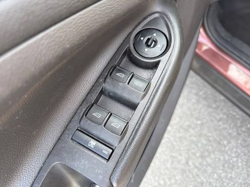 Used 2018 Ford Escape SE w/ SE Sync 3 Package AWD/4WD image 26