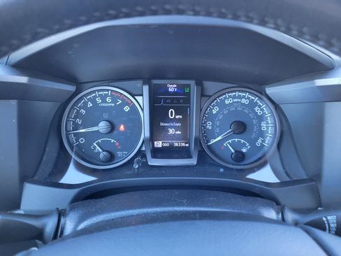 Used 2021 Toyota Tacoma TRD Sport w/ Technology Package image 10