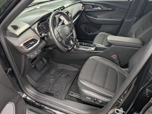 Used 2021 Chevrolet TrailBlazer RS w/ Convenience Package FWD image 9
