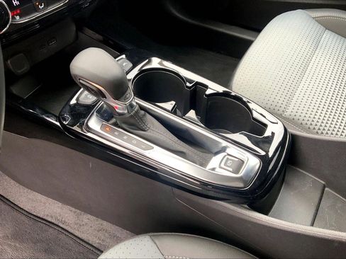 Used 2025 Chevrolet Trax LT w/ LT Convenience Package image 17