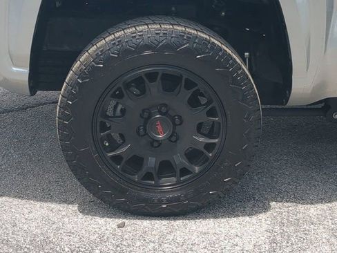 Used 2025 Toyota Tacoma SR5 AWD/4WD image 10