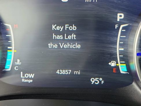 Used 2023 Chrysler Pacifica Touring-L FWD image 28