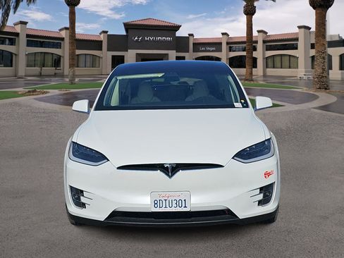Used 2018 Tesla Model X 75D AWD/4WD image 3