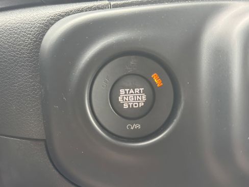 Used 2022 Jeep Wrangler Unlimited Sahara AWD/4WD image 26