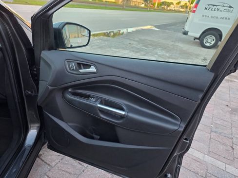 Used 2018 Ford Escape SE FWD image 26