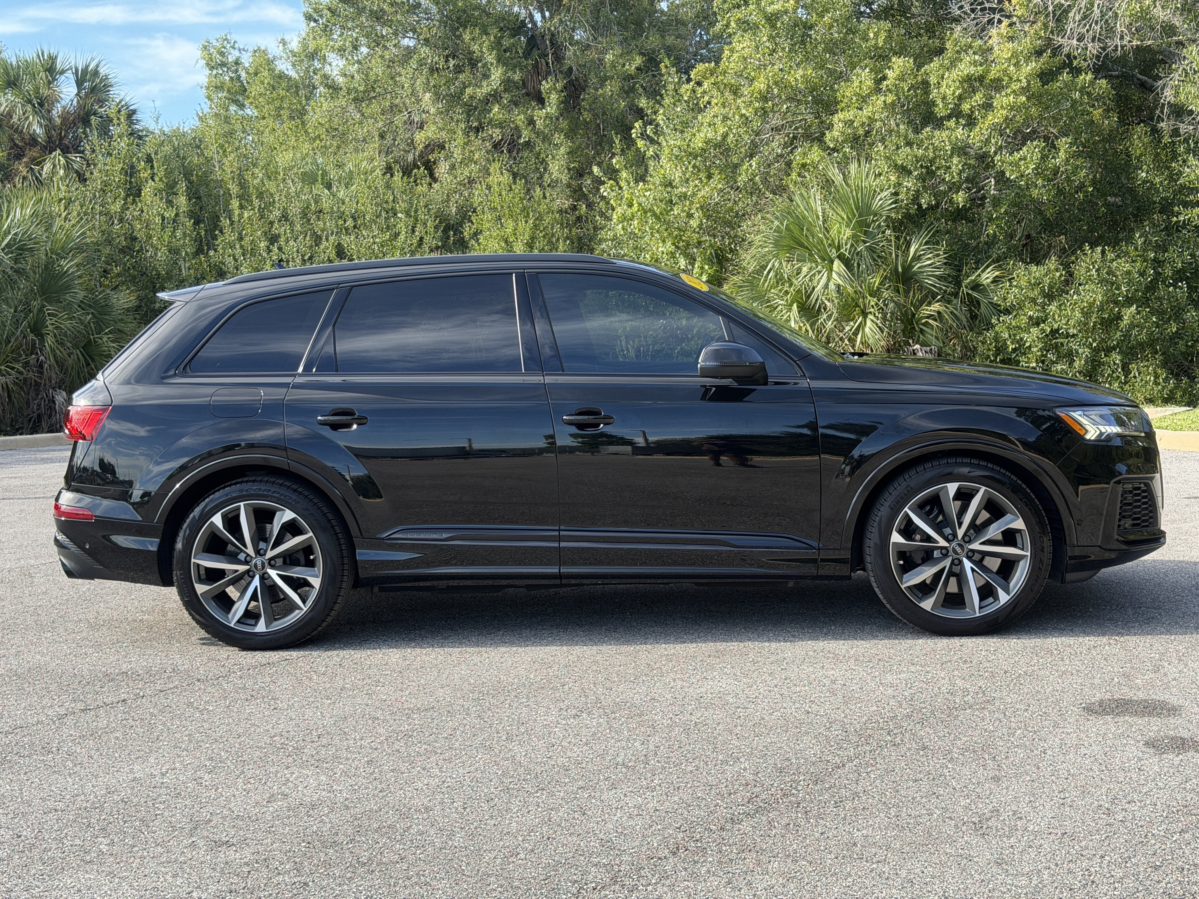 Used 2023 Audi SQ7 Prestige AWD/4WD image 8