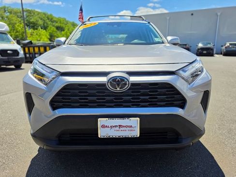 Used 2022 Toyota RAV4 XLE w/ Convenience Package AWD/4WD image 2
