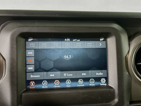 Used 2021 Jeep Wrangler Sport S image 21