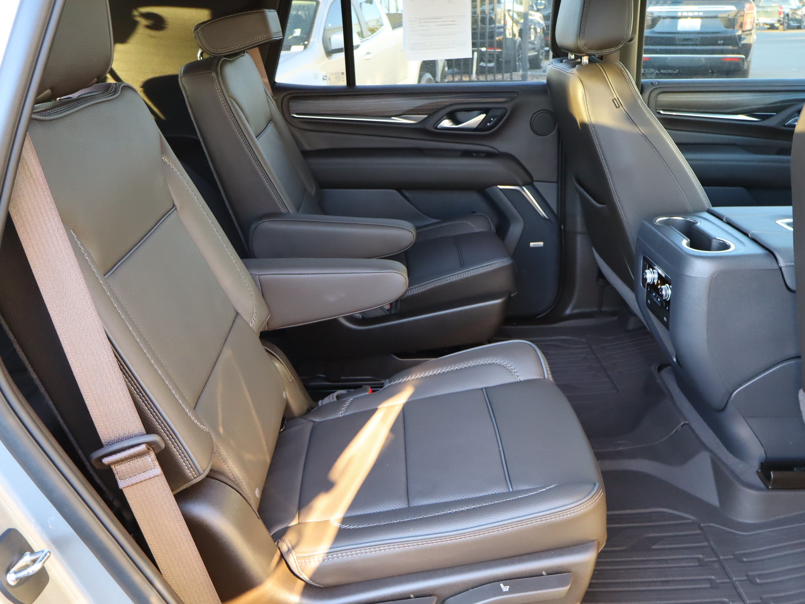 Used 2024 GMC Yukon Denali RWD image 35