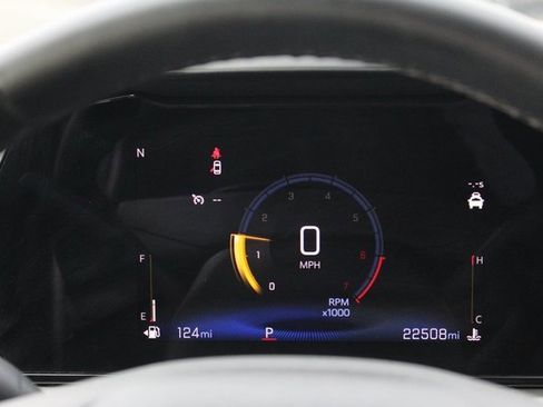 Used 2025 Chevrolet Trax LT w/ LT Convenience Package image 17