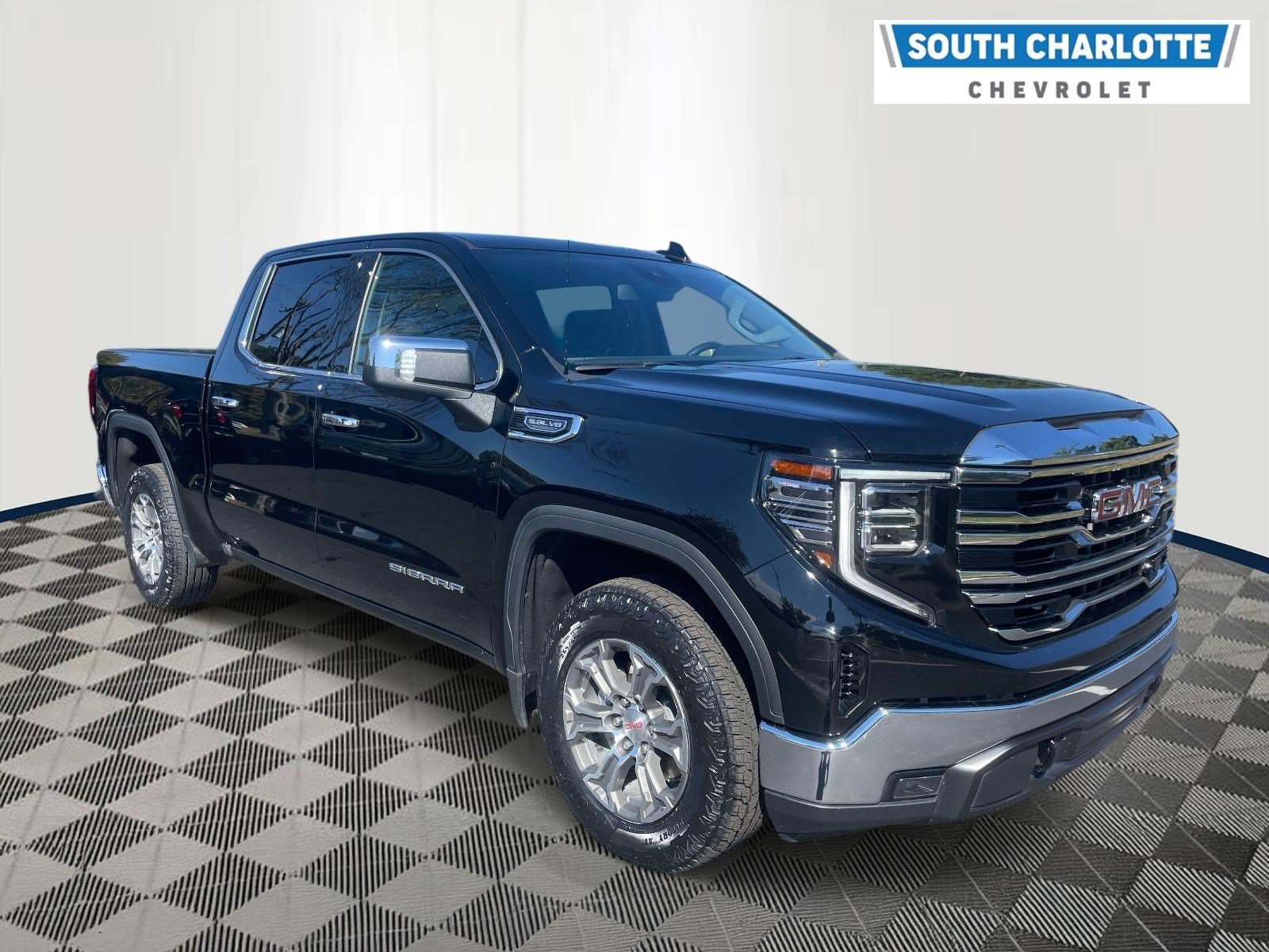 Used 2025 GMC Sierra 1500 SLT RWD image 3