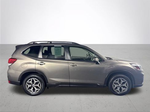 Certified 2021 Subaru Forester Premium AWD/4WD image 6