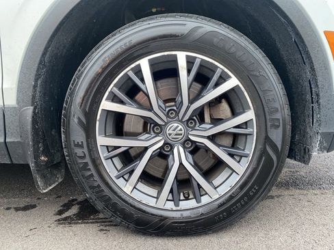 Used 2020 Volkswagen Tiguan SE w/ Panoramic Sunroof Package image 33