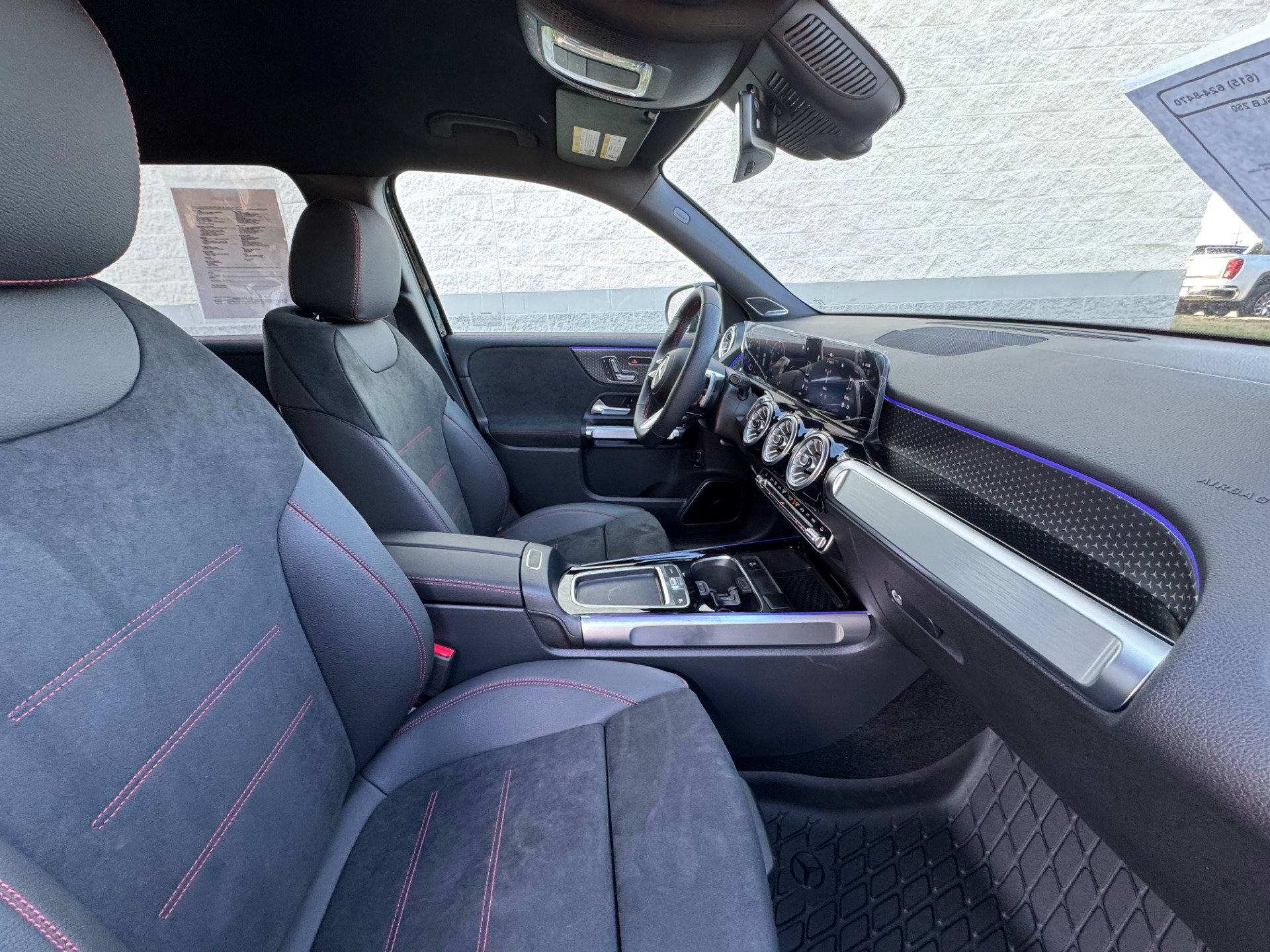 Used 2025 Mercedes-Benz GLB 250 w/ AMG Night Package image 20