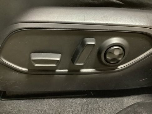 Used 2023 Jeep Grand Cherokee L Laredo image 24