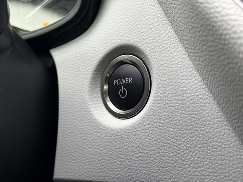 Used 2025 Toyota Corolla SE image 13