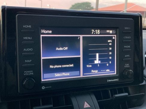 Used 2021 Toyota RAV4 LE image 23