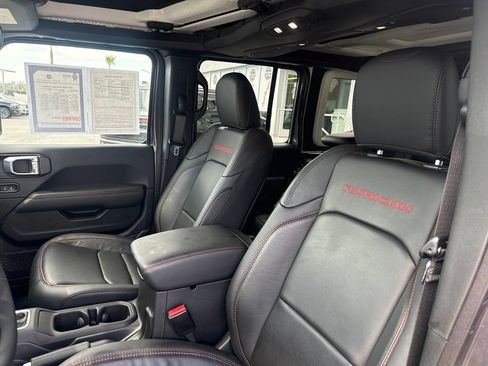 Used 2024 Jeep Wrangler Unlimited Rubicon w/ Convenience Group AWD/4WD image 14