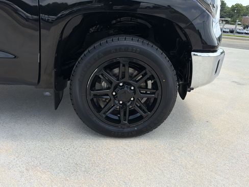 Used 2019 Toyota Tundra SR5 w/ SR5 Upgrade Package AWD/4WD image 13