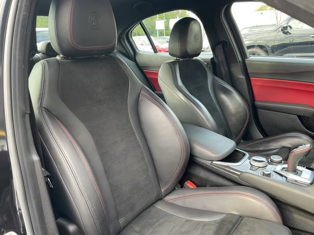 Used 2021 Alfa Romeo Giulia Quadrifoglio RWD image 33