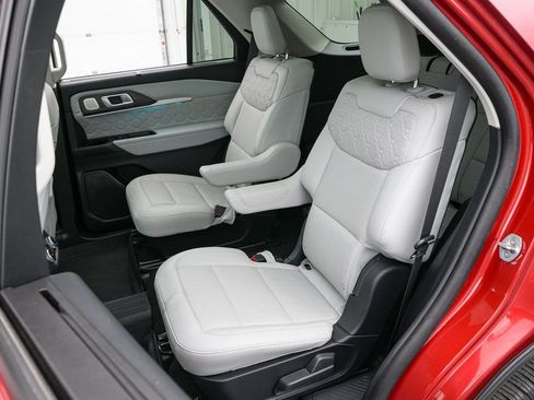 Certified 2025 Ford Explorer Platinum w/ Ultimate Package image 20