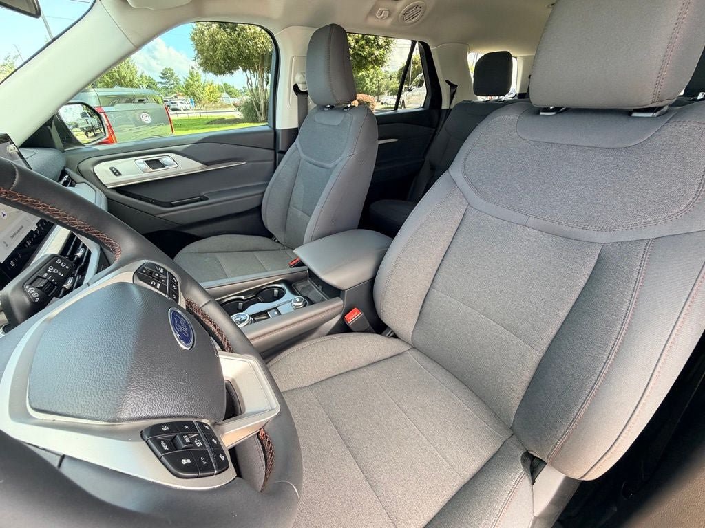 New 2026 Ford Explorer Active RWD image 18