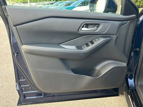 Used 2025 Nissan Rogue SV FWD image 33