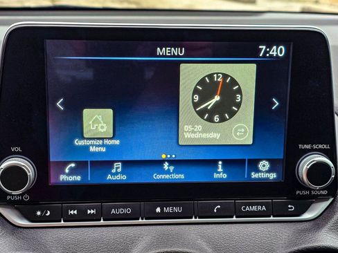 Used 2024 Nissan Sentra SV FWD image 16