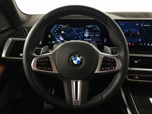 Used 2025 BMW X7 M60i image 22
