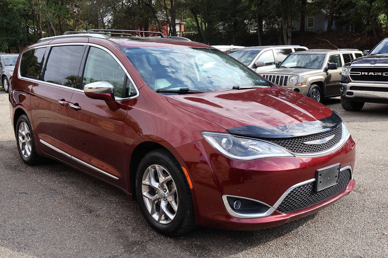 Used 2018 Chrysler Pacifica Limited FWD image 1