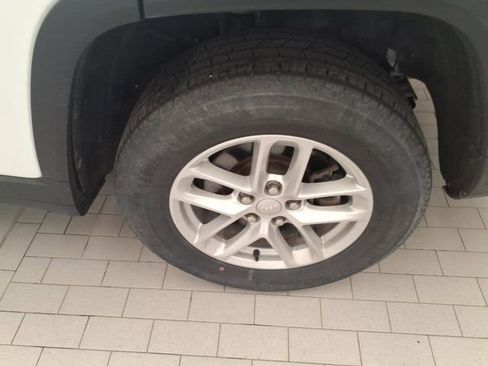 Used 2023 Jeep Grand Cherokee L Laredo w/ Luxury Tech Group I image 5