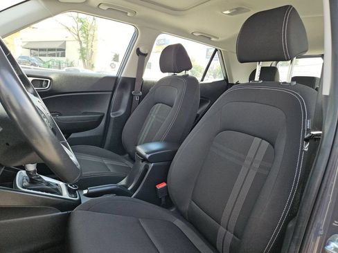 Used 2025 Hyundai Venue SEL FWD image 16