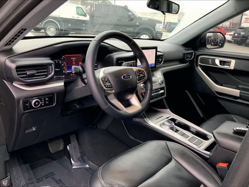 Used 2023 Ford Explorer XLT w/ Equipment Group 202A image 15