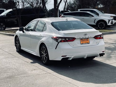 Used 2024 Toyota Camry SE image 4