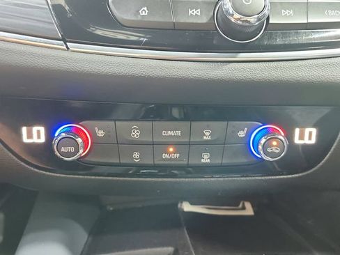 Used 2024 Buick Enclave Essence FWD image 17