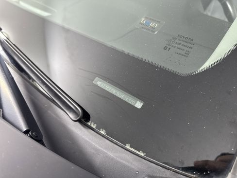 Used 2019 Toyota Camry SE image 12