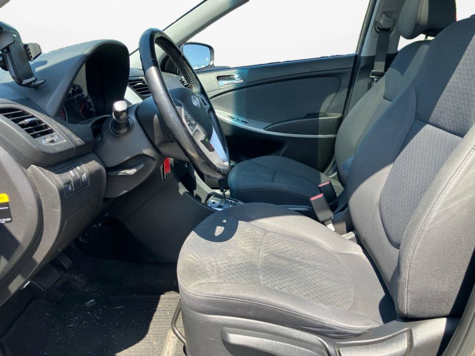 Used 2014 Hyundai Accent SE w/ Option Group 3 FWD image 11
