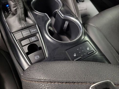 Used 2020 Toyota Camry XLE w/ Carpet Mat Package FWD image 15