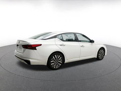 Used 2025 Nissan Altima 2.5 SV FWD image 8