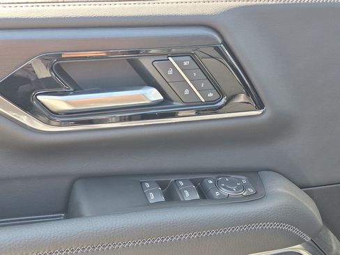 New 2026 GMC Yukon Denali w/ Denali Reserve Package AWD/4WD image 23