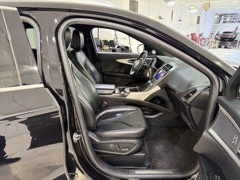 Used 2020 Lincoln Nautilus FWD image 13